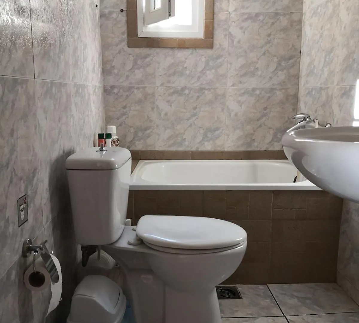 סלוניקי Apartment On 4Th Floor With A Huge Balcony! 10 Min Away From Metro!